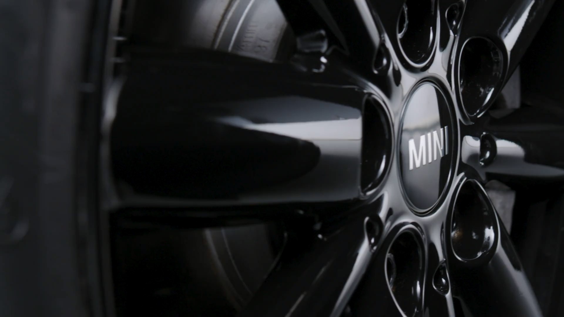 16" MINI Radial Spoke – Jet Black –  508